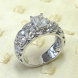 Anelli Vintage con Motivo Traforato e Zirconi, Gioielli Creativi e Personalizzati per Donne - Product Image 4