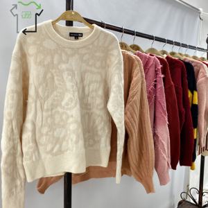 Vente en gros de 50 sweats à capuche thermiques usagés pour l'hiver Street Option bon marché pour vêtements - Product Image 5