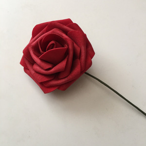 Ramo de Rosas Artificiales Realistas de 26 cm con Tallo para Decoración de Bodas, Fiestas y Hogar - Product Image 1