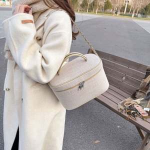 Sac à bandoulière en toile portable pour femme avec logo personnalisé d'usine, sac de maquillage, trousse de toilette de voyage, organisateur de maquillage, sac de rangement cosmétique - Product Image 5