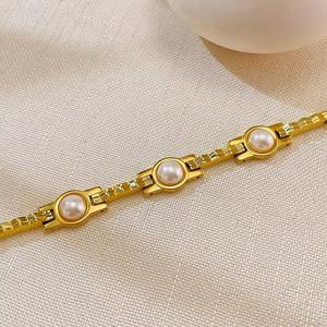 Brazalete Ajustable de Acero Inoxidable Chapado en Oro de 18K para Mujer, Diseño Elegante y Moderno con Perlas de Imitación y Bolas - Product Image 3