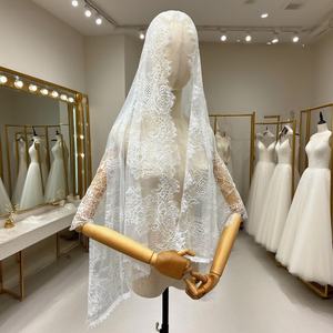 Voile rétro artistique appliqué en dentelle rouge et noire, coiffe de mariée blanche pour maquillage et photographie, style super féerique forêt - Product Image 1