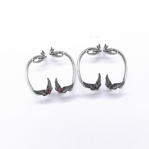 Yunnique Boucles d'oreilles manchette en acier inoxydable, design ailes, zircon rouge incrusté en forme de cœur, style punk, bijoux de mode pour hommes et femmes - Product Image 2