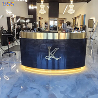 Table de réception pour salon de coiffure à vendre, bureau de service de luxe pour hôtel, meilleur bureau de réception incurvé en surface solide noire pour spa médical