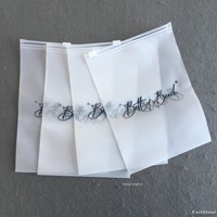 Sac à fermeture éclair givré avec logo personnalisé avec trou d'air Sacs d'emballage à fermeture éclair lisse Sac à fermeture éclair mat pour vêtements chaussures