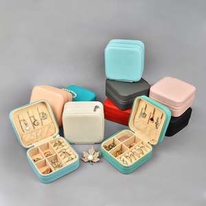 Wholesale Custom Logo Pu Leather Square Small Travel Jewelry Box Organizer Jewellery Bracelet Necklace Lipstick Case Display
