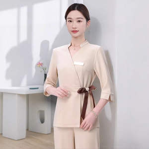 Uniforme da Salone di Bellezza per Donne, Abbigliamento Primaverile di Alta Gamma per Spa e Centri Benessere, Elegante Set con Motivo Cinese in Rilievo - Product Image 1