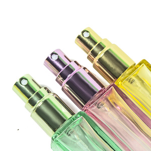 Botella de <span class=keywords><strong>perfume</strong></span> de vidrio de viaje cuadrada colorida de 8ml con pulverizador de bomba de niebla fina de <span class=keywords><strong>metal</strong></span> con tornillo - Product Image 6