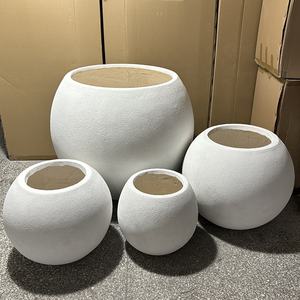 Pot Bunga Fiberglass Sederhana Ramah Lingkungan Ukuran Besar Gaya Amerika untuk Penggunaan di Luar dan Dalam Ruangan untuk Kondisi Taman - Product Image 2