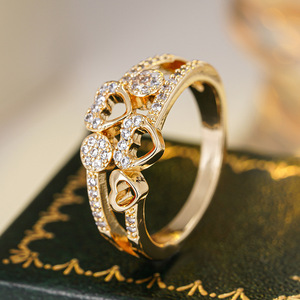 Anello Traforato a Forma di Cuore, Design Romantico per Donne - Product Image 1