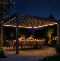 Pergola motorisée en aluminium à lames orientables avec éclairage de plafond à fibres optiques et LED à intensité variable pour soirées romantiques dans le jardin
