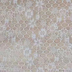 Dentelle française Chantilly blanche en gros, bord ondulé, petite dentelle florale en maille, tissu 100% polyester, léger et respirant pour mariage - Product Image 5