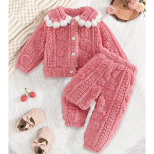 Ensembles de vêtements pour filles, ensembles de vêtements pour enfants, manches longues, pantalons longs, polaire duveteux, pompons, boutons, OEM ODM, vente en gros, usine - Product Image 1