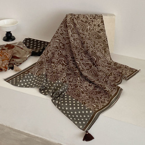 Nouvel An 2026 – Foulard carré vintage style « Old Money » avec pendentif à pompons, motif totem, protection du cou pour <span class=keywords><strong>femme</strong></span>, 58*58 CM - Product Image 6