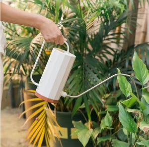 RUIPU 1200mL Regadera de plástico de estilo moderno Forma cilíndrica con varilla larga de acero inoxidable antigoteo para uso en el jardín - Product Image 3