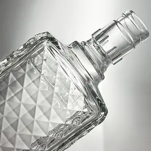 Alta calidad 200ml 375ml 500ml 700ml 750ml Forma única Botella de vidrio vacía Vodka Spirit Botella de vino para licor