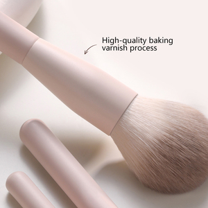 Juego de 15 Brochas de Maquillaje Sintéticas con Mango Beige Claro, Muestra Gratis, Paquete de Prueba Personalizable Incluido, Uso Facial - Product Image 4