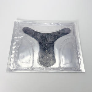 เสื้อยืดมาส์กคริสตัลลูกไม้สีดำจากเกาหลีผลิตจากสมุนไพรโซนีวิตามินซีเพิ่มความชุ่มชื้นให้ความเข้มข้นกำหนดโลโก้ได้เอง - Product Image 2