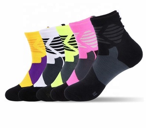 Chaussettes de sport professionnelles <span class=keywords><strong>pour</strong></span> hommes et femmes, chaussettes de basketball résistantes à l'usure avec soutien de la voûte plantaire et amorti <span class=keywords><strong>pour</strong></span> la course à pied et l'entraînement physique - Product Image 1