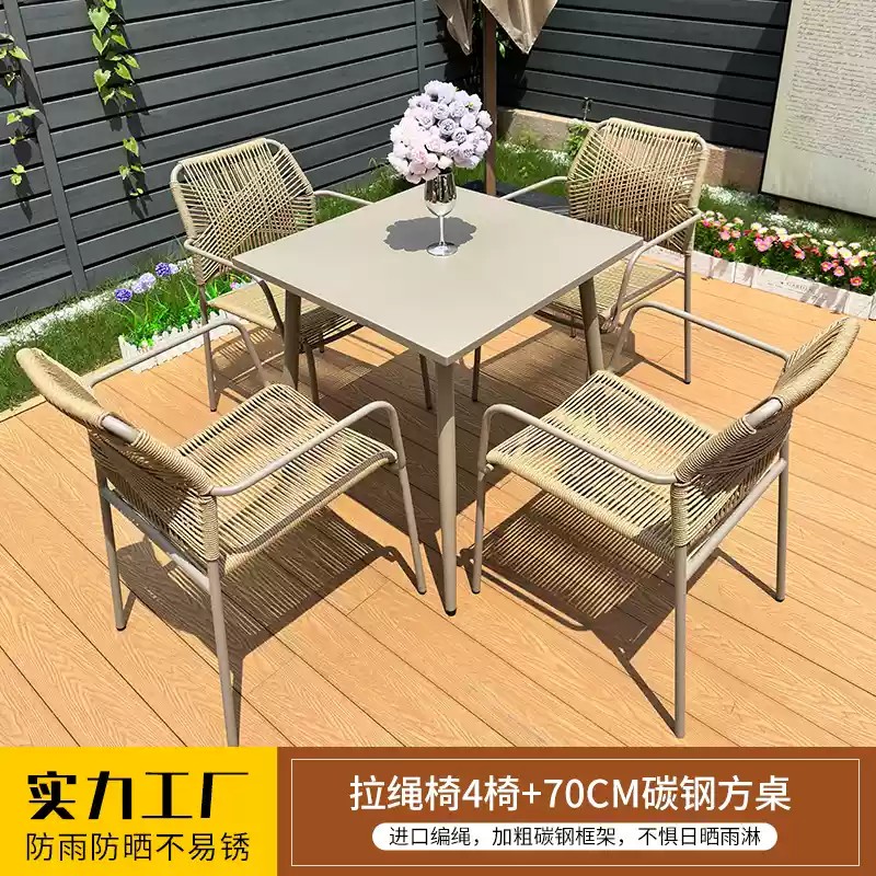 4 chaises en rotin torsadé de style A + table carrée en acier au carbone de 70 cm
