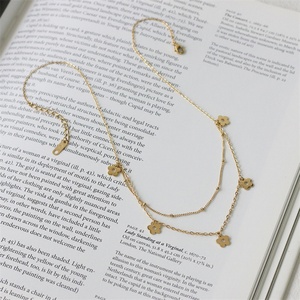 สร้อยคอสองชั้นแบบเรียบหรู ชุบทอง ประดับจี้รูปดอกไม้น่ารัก - Product Image 2