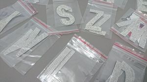 Parches de letras de diamantes de imitación de 7,2 CM de altura a-Z diamantes de imitación letras de hierro Hotfix apliques pegatinas ostentosas parche de letras de cristal - Product Image 6