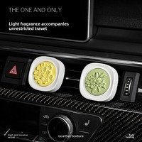 Diffuseur de parfum pour voiture en cuir texturé, désodorisant naturel et ornement décoratif pour grille d'aération - Senteur Moderne Jardinier