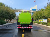 Camion benne à ordures Dongfeng Dolica 7,5 m³ 4x2 avec compression des déchets et chargement frontal, camion à ordures à levage latéral 7,5 m³