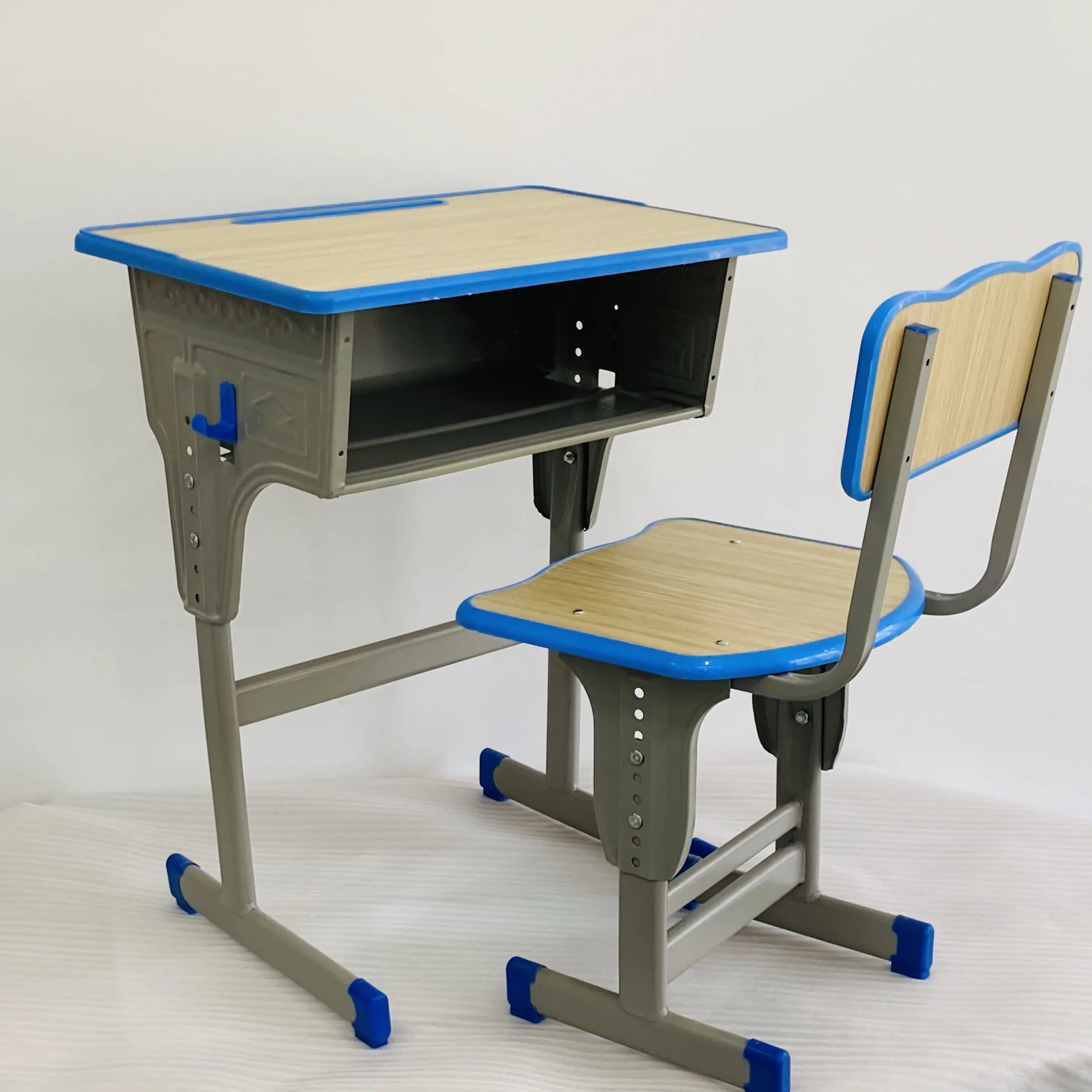 高校の家具学生テーブル教室の椅子と大きな学校の机木製の中学校の机と椅子のセット