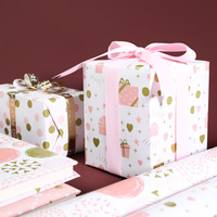 Papier d'emballage artistique rose doux personnalisable avec impression dorée métallisée pour les emballages cadeaux de la Saint-Valentin, d'anniversaire et de fêtes