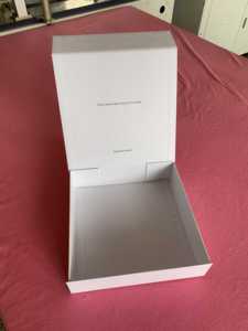 Thân thiện với môi trường trang phục sang trọng bao bì hộp tùy chỉnh trắng mờ Bìa xốp lót cho quần áo giày quà tặng. Matt cán - Product Image 2