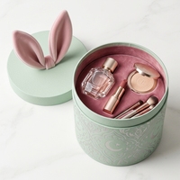 Boîte cadeau cylindrique en papier vert menthe avec oreilles de lapin, poignée en velours, emballage floral pour Pâques