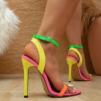 Nouvelles sandales à talons aiguilles ultra-hauts 2026, style color-block, bout pointu et ouverture sur le dessus, très tendance