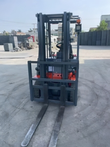 Montacargas Usado de 1500 kg, Serie 15, Tipo Sit-Down, para Manejo de Materiales en Almacenes - Product Image 4