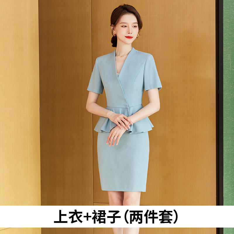 กระโปรงสูทสีฟ้าอ่อนหลากสี