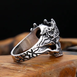 Yunnique – bague couronne vintage en forme de crâne, en acier inoxydable, bijoux unisexes à la mode, cadeau - Product Image 3
