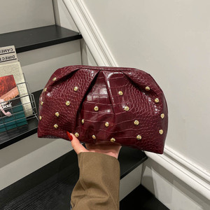 Nouvelle Pochette Femme 2026 en Cuir Croco Plissé avec Rivets et Clous Métalliques, <span class=keywords><strong>Sac</strong></span> <span class=keywords><strong>de</strong></span> Soirée Tendance Style Vintage pour Fêtes - Product Image 2