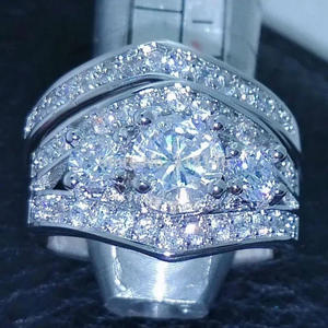 Anello da Donna F980 in Oro Bianco con Diamante Taglio Brillante Rotondo Colore D Naturale, Gioiello di Fidanzamento con Diamanti Laterali - Product Image 1