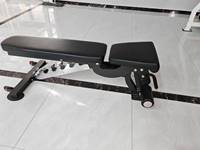 Banc de musculation réglable multi-positions, adapté aux salles de sport