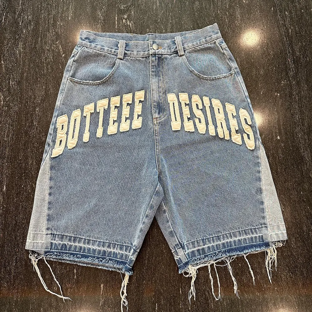 Écussons brodés personnalisés ourlet brut bord coupé en détresse streetwear jeans shorts en jean pour hommes