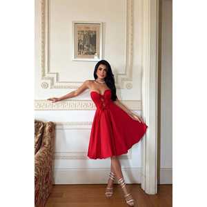 ชุดราตรีทรงบอลกาวน์สีแดงผ้าซาตินแบบไร้สายรัดไหล่ ประดับโบว์และเลื่อมหรูหรา สำหรับงานเลี้ยงตอนเย็น ไซส์ XL ทรงเอไลน์ยาวกรอมพื้น - Product Image 3