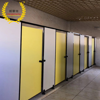 Toilette modulaire compacte moderne et élégante en HPL Salle de douche commerciale en nid d'abeille en HPL imperméable à l'eau populaire