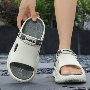 Sandalias de exterior para hombre, antideslizantes para baño, con suela gruesa y acolchada, pantuflas suaves para el hogar. - Product Image 6