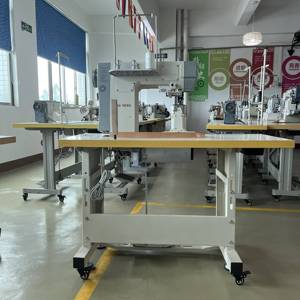 Machine à coudre industrielle à <span class=keywords><strong>double</strong></span> aiguille avec écran tactile de grande taille pour divers produits et la fabrication de chaussures - Product Image 3