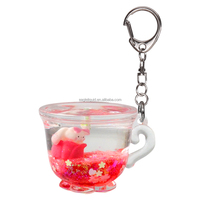 Porte-clés en plastique en forme de tasse, rempli de liquide rouge et violet, avec animal en carton, flotteur en résine et confettis scintillants à l'intérieur, idéal pour les cadeaux