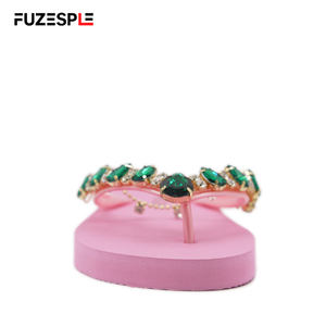 Alta calidad OEM logotipo personalizado impreso Casual suela de goma verano Playa Mujeres cristal PVC correas diarias diamantes de imitación para chanclas - Product Image 5