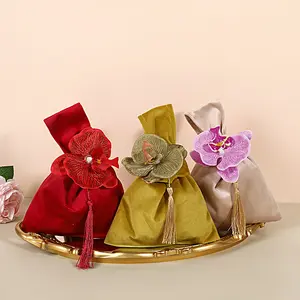 नए चीनी शैली के फूल टासल रिस्टबैंड ब्रिडेमेड शादी उपहार बैग