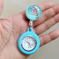Montre de poche rétractable en silicone avec motif de hibou mignon, pour infirmière, médecin, cadeau médical, badge rétractable, clip, horloge à quartz