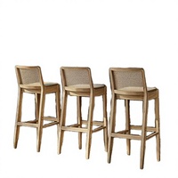 Chaise haute moderne minimaliste en bois massif avec dossier en rotin courbé, personnalisable en usine, pour bar, restaurant, comptoir, mariage, club, bar à domicile, hôtel