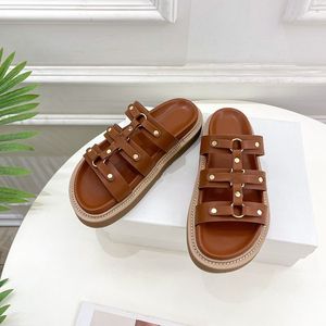Sandales de luxe pour femmes en cuir souple avec semelle extérieure en caoutchouc antidérapante, chaussures décontractées pour la plage et la marche, mules d'été pour l'extérieur - Product Image 5